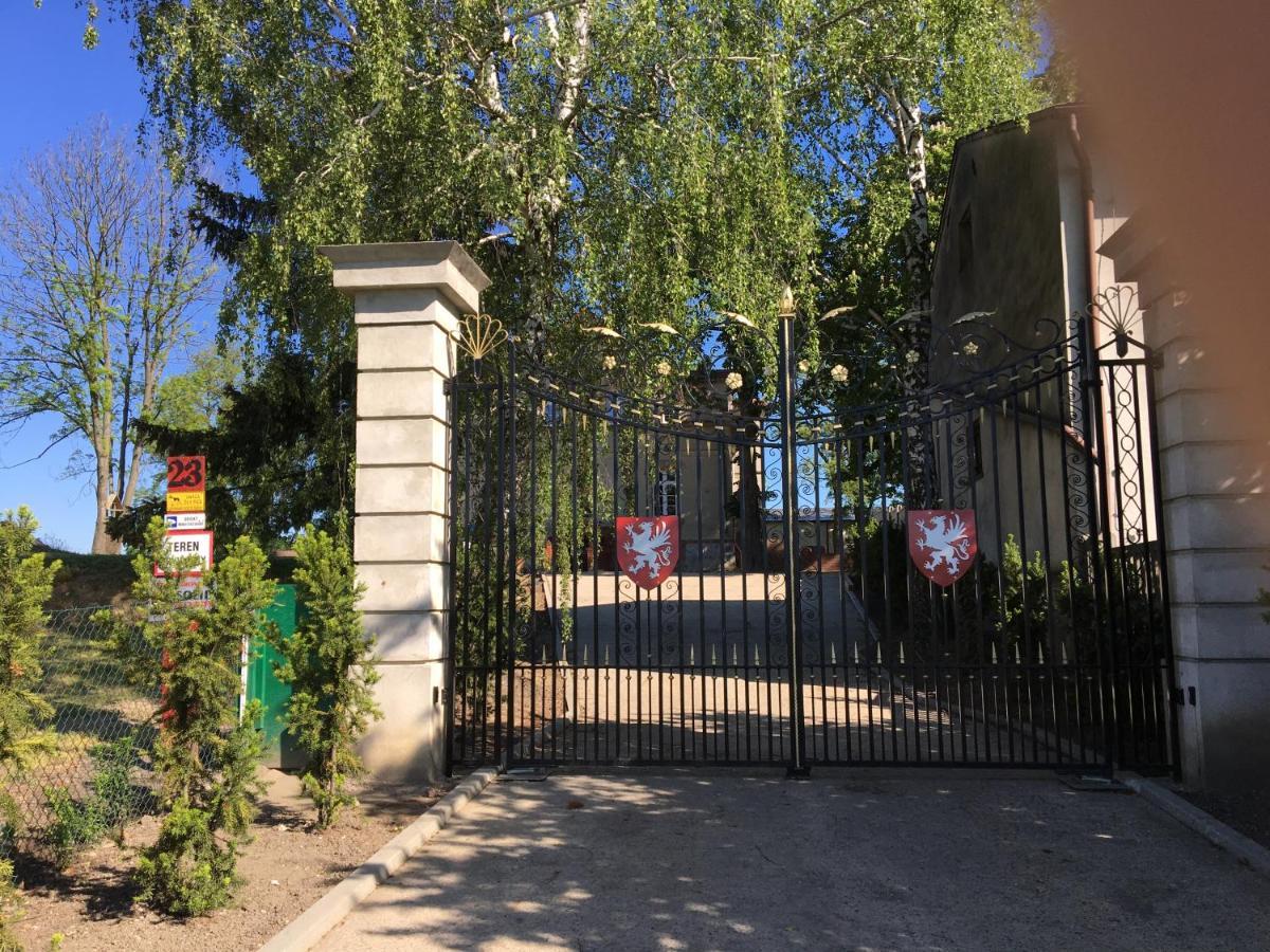 Palac Osowo Gostynskie Экстерьер фото